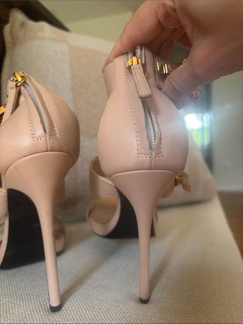 Giuseppe Zanotti Blush Pink Stiletto Sandals with Gold Buckle Straps - Picture 4 of 5